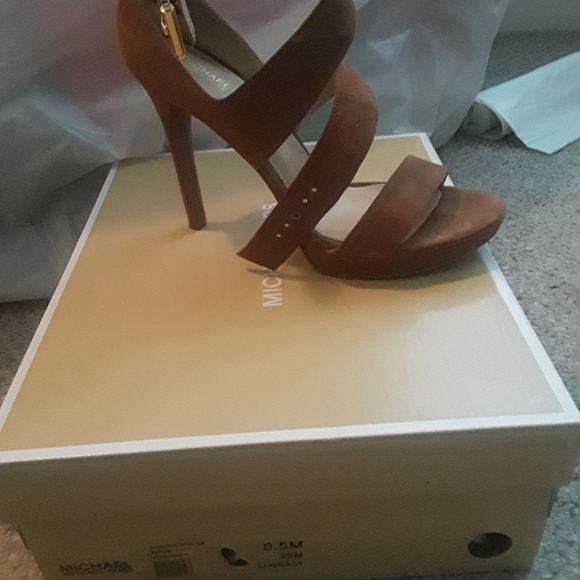 Michael Kors heels - Picture 2 of 3